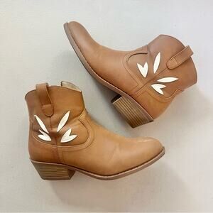 Anthropologie Tan BC Footwear Vegan Leather Cowboy Ankle Booties 7.5 women’s